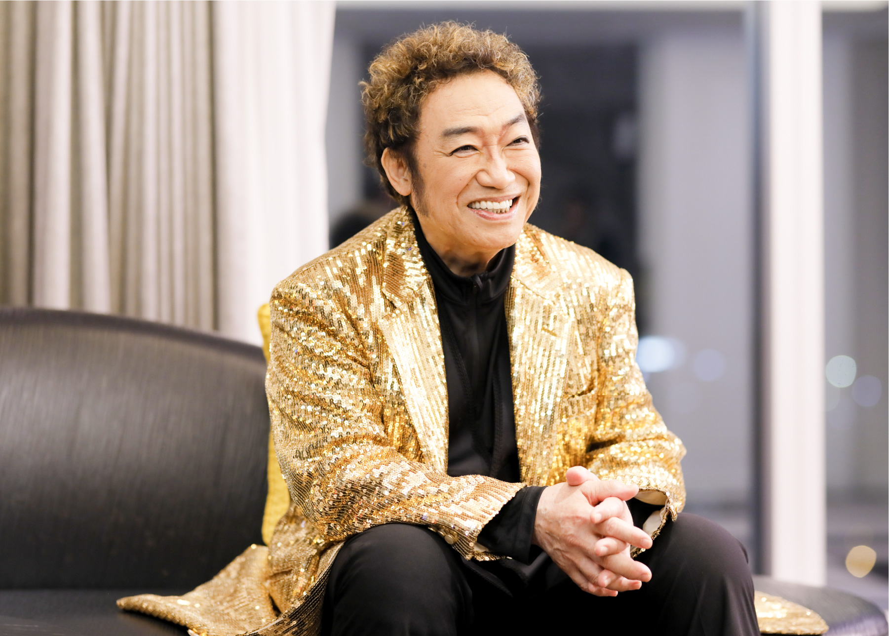 コロッケさんが笑顔で話している様子
