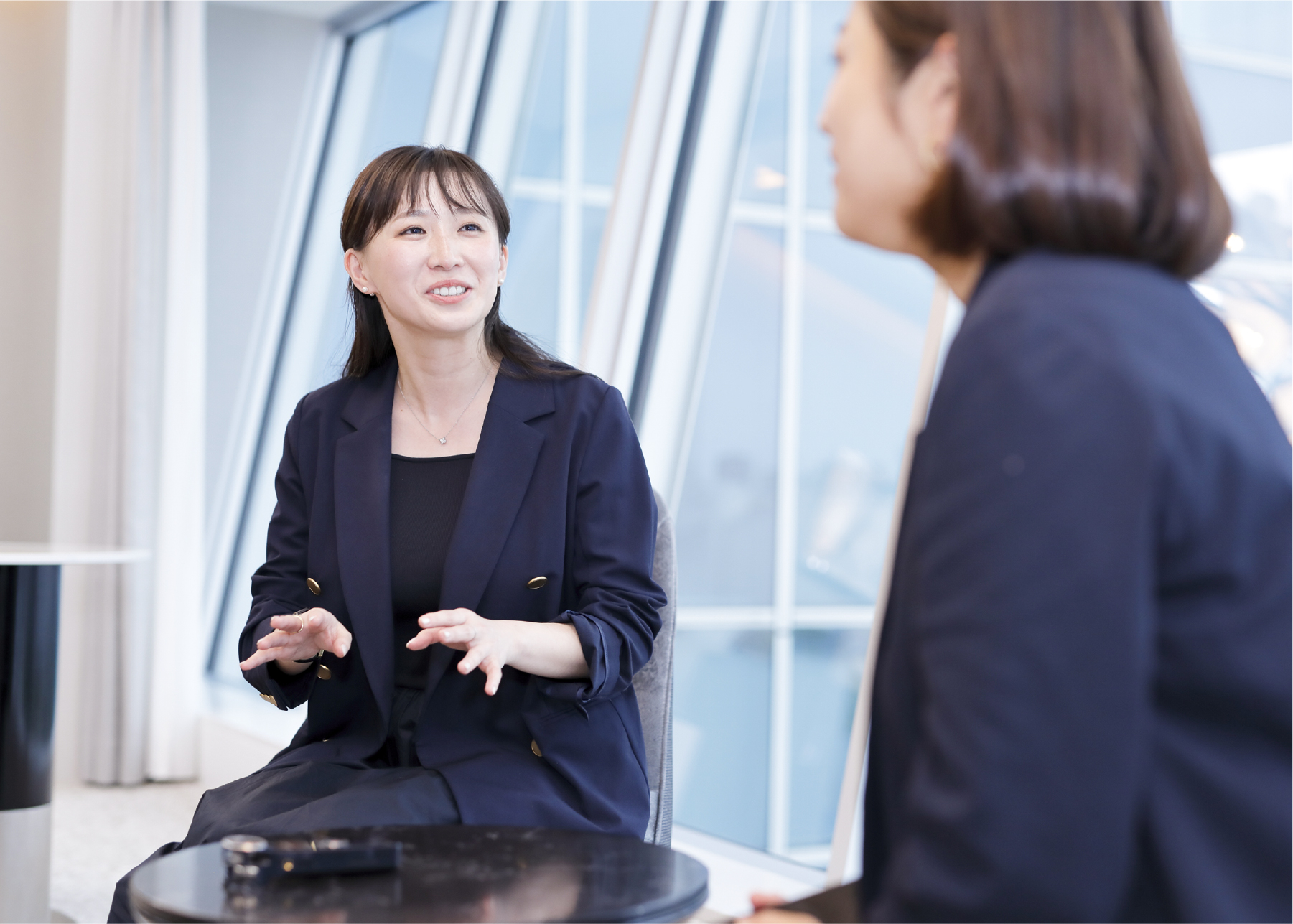 平松さんと霧生さんが対話している様子