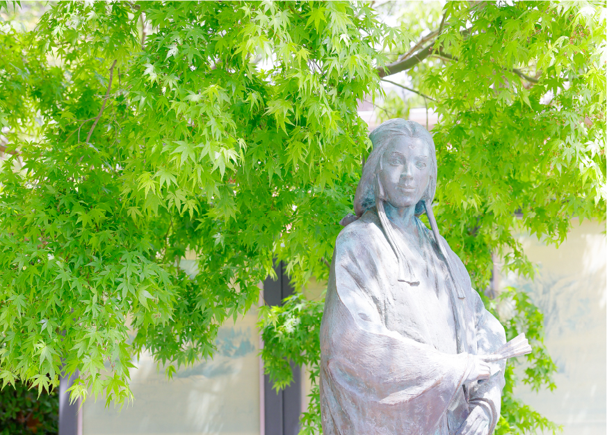 太閤秀吉の妻・ねねの銅像