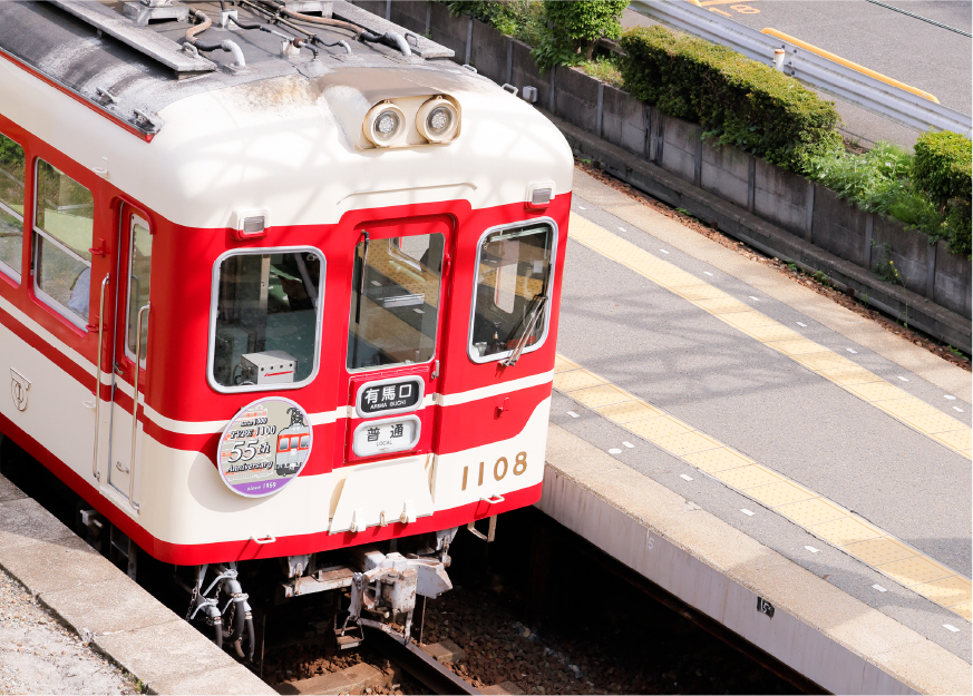 赤い車体の電車